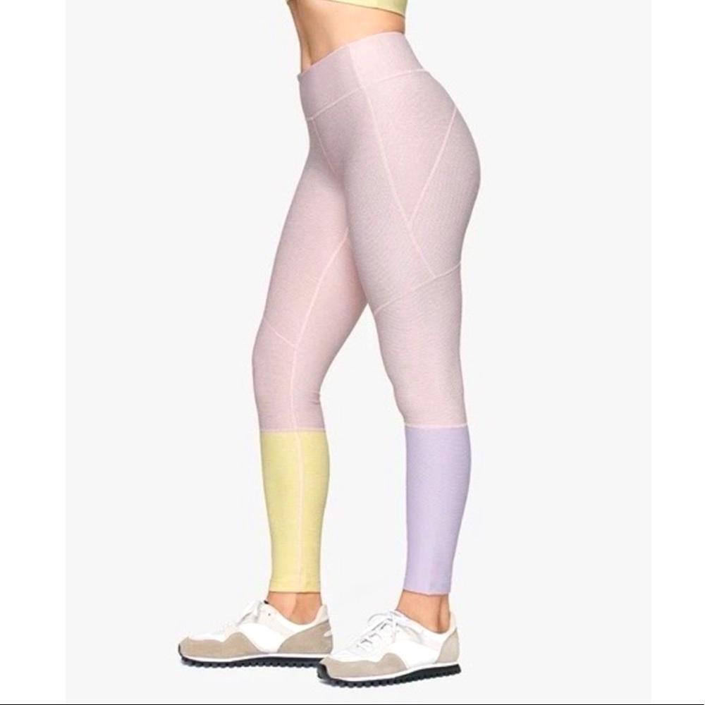 OUTDOOR VOICES Dipped 7/8 Leggings in Dandelion Dahlia Wisteria
